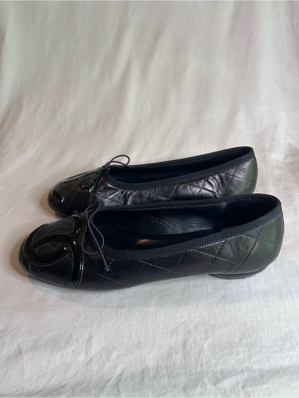 Authentic CHANEL Quilted Lambskin CC Logo Ballet Flats - Picture 4 of 9